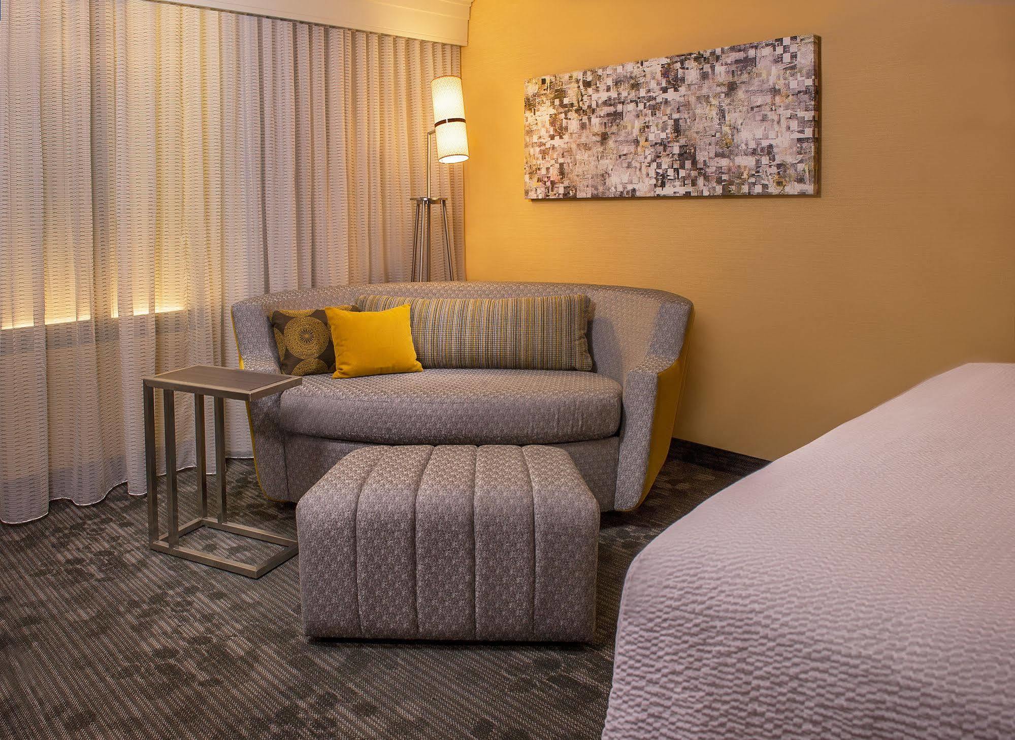 Courtyard By Marriott Lexington North Hotel Ngoại thất bức ảnh